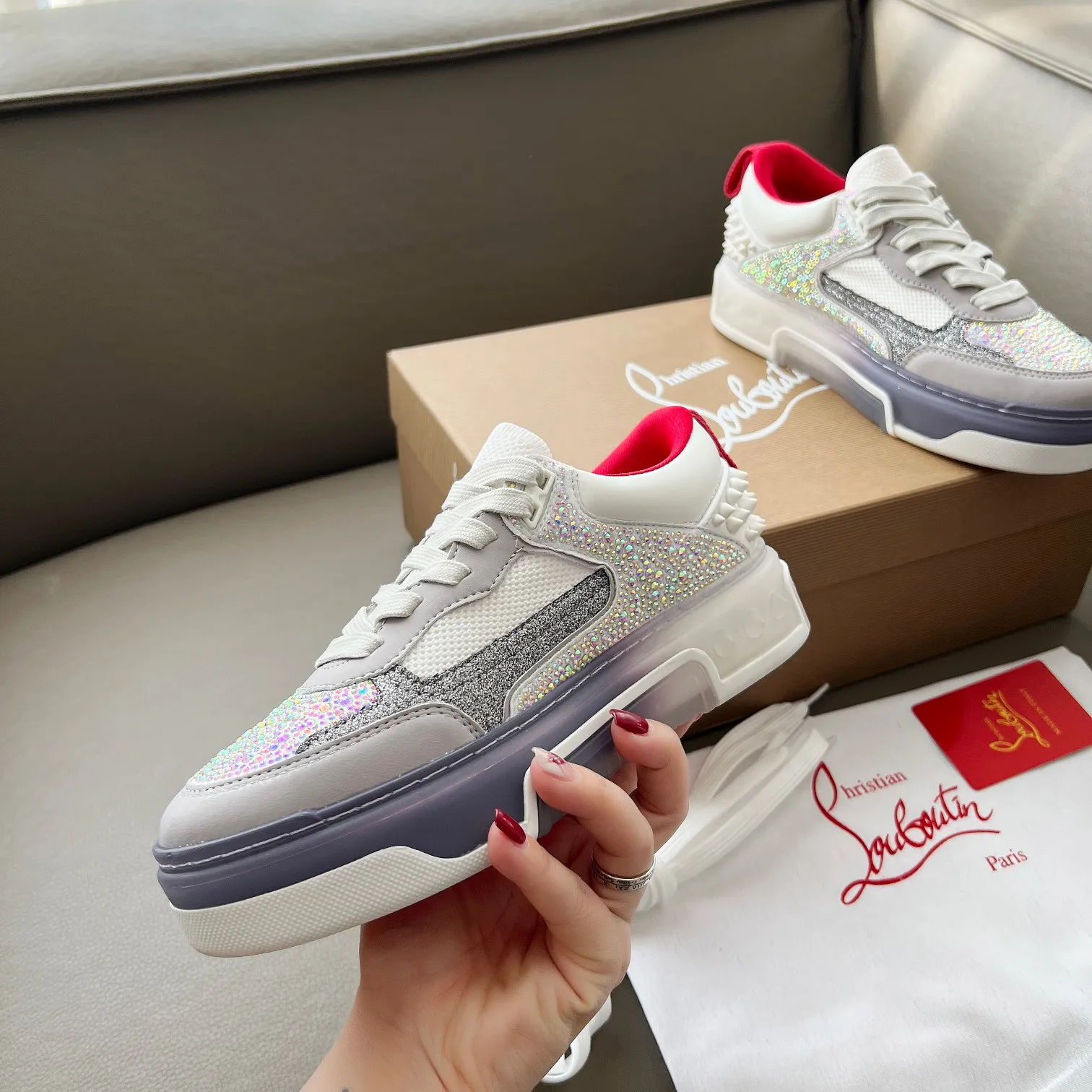 Men's shoes 💰760 🌹🌹🌹̋ Wang Junkai Yang Mi Xu Kai Zhang Jingyi Ding Chengxin Chen Muchi Wang Ziyi Same style Christian Louboutin 2024 [New product] Drill surface ASTROLOUBI lesbian thick-soled sports shoes red-soled shoes perfectly integrate fashion and sports, The fabrics are made of luxurious calfskin, soft suede, smooth satin and laminated leather, and the back is decorated with classic rivets. The interior is blended with a knitted tongue for added durability, breathability and quick-drying comfort. The outsole is made of a combination of EVA foam and imported rubber, and the colorful CL iconic letters on the side of the outsole show the brand's unique style. It is a ceiling-level comfortable skate shoe! ! ! Multiple colors available, currently women’s sizes 35-39 (40 custom made)